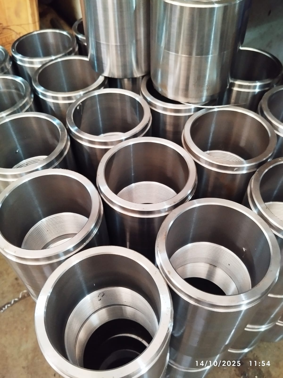 Batch of precision machined cylindrical components